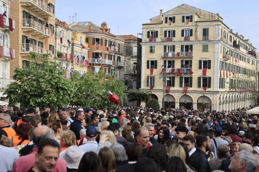 [386222] ΠΡΩΤΗ ΑΝΑΣΤΑΣΗ ΣΤΗΝ ΚΕΡΚΥΡΑ ΚΑΙ ΤΟ ΣΠΑΣΙΜΟ ΤΩΝ ΜΠΟΤΗΔΩΝ (ΓΙΩΡΓΟΣ ΚΟΝΤΑΡΙΝΗΣ/EUROKINISSI)