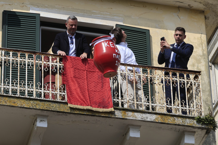 [386222] ΠΡΩΤΗ ΑΝΑΣΤΑΣΗ ΣΤΗΝ ΚΕΡΚΥΡΑ ΚΑΙ ΤΟ ΣΠΑΣΙΜΟ ΤΩΝ ΜΠΟΤΗΔΩΝ (ΓΙΩΡΓΟΣ ΚΟΝΤΑΡΙΝΗΣ/EUROKINISSI)