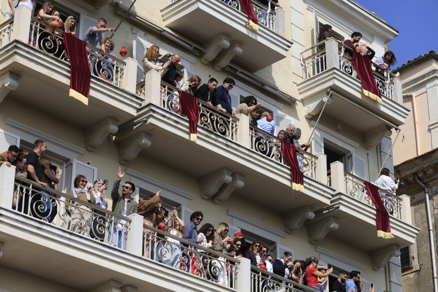 [386222] ΠΡΩΤΗ ΑΝΑΣΤΑΣΗ ΣΤΗΝ ΚΕΡΚΥΡΑ ΚΑΙ ΤΟ ΣΠΑΣΙΜΟ ΤΩΝ ΜΠΟΤΗΔΩΝ (ΓΙΩΡΓΟΣ ΚΟΝΤΑΡΙΝΗΣ/EUROKINISSI)