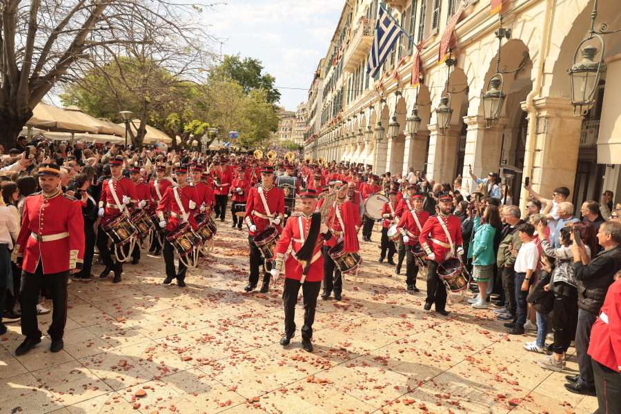 [386222] ΠΡΩΤΗ ΑΝΑΣΤΑΣΗ ΣΤΗΝ ΚΕΡΚΥΡΑ ΚΑΙ ΤΟ ΣΠΑΣΙΜΟ ΤΩΝ ΜΠΟΤΗΔΩΝ (ΓΙΩΡΓΟΣ ΚΟΝΤΑΡΙΝΗΣ/EUROKINISSI)