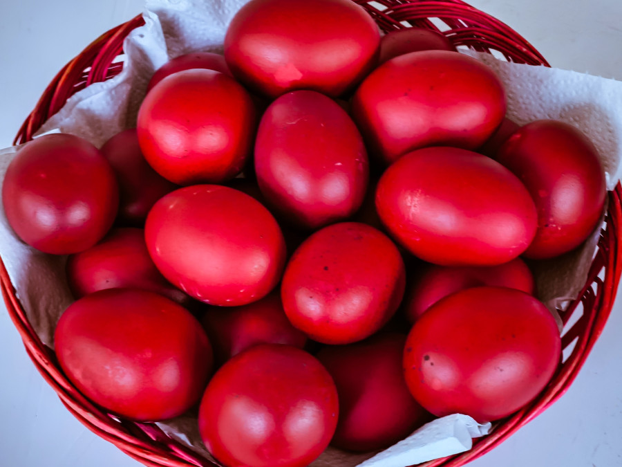 ΚΟΚΚΙΝΑ ΠΑΣΧΑΛΙΝΑ ΑΥΓΑ (ΓΙΩΡΓΟΣ ΚΟΝΤΑΡΙΝΗΣ/EUROKINISSI)