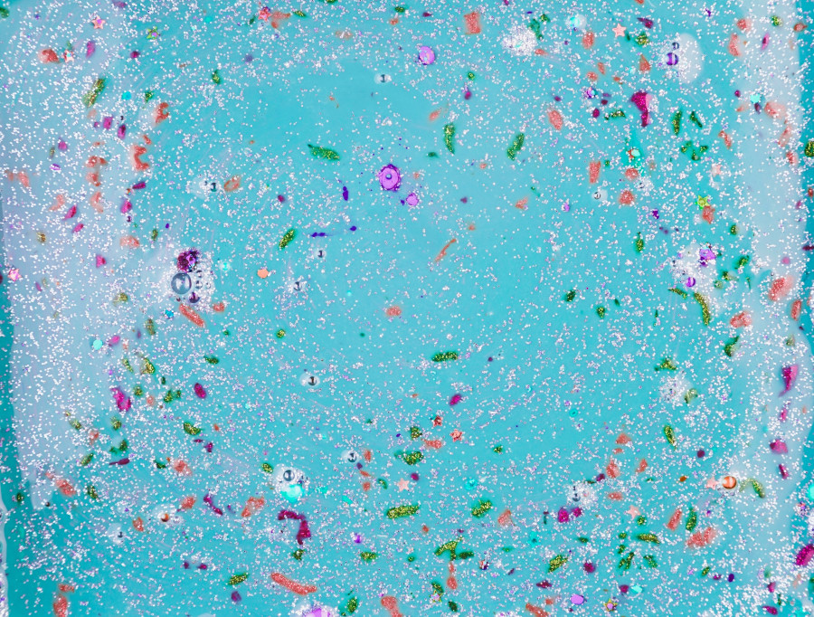 aquamarine-liquid-with-different-colourful-crumbs.jpg