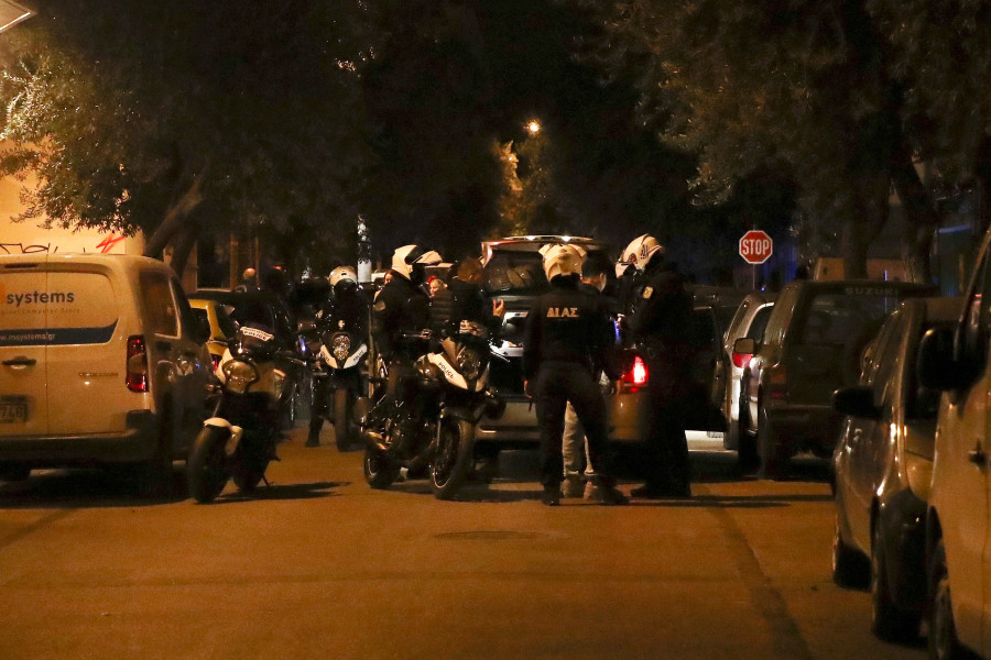 ΙΣΧΥΡΗ ΠΑΡΟΥΣΙΑ ΤΗΣ ΑΤΥΝΟΜΙΑΣ ΕΞΩ ΑΠΟ ΤΟΝ ΙΕΡΟ ΝΑΟ ΤΗΣ ΑΝΑΛΗΨΕΩΣ ΚΑΤΑ ΤΗΝ ΑΚΟΛΟΥΘΙΑ ΤΗΣ ΑΝΑΣΤΑΣΕΩΣ ΣΤΟΝ ΝΕΟ ΚΟΣΜΟ