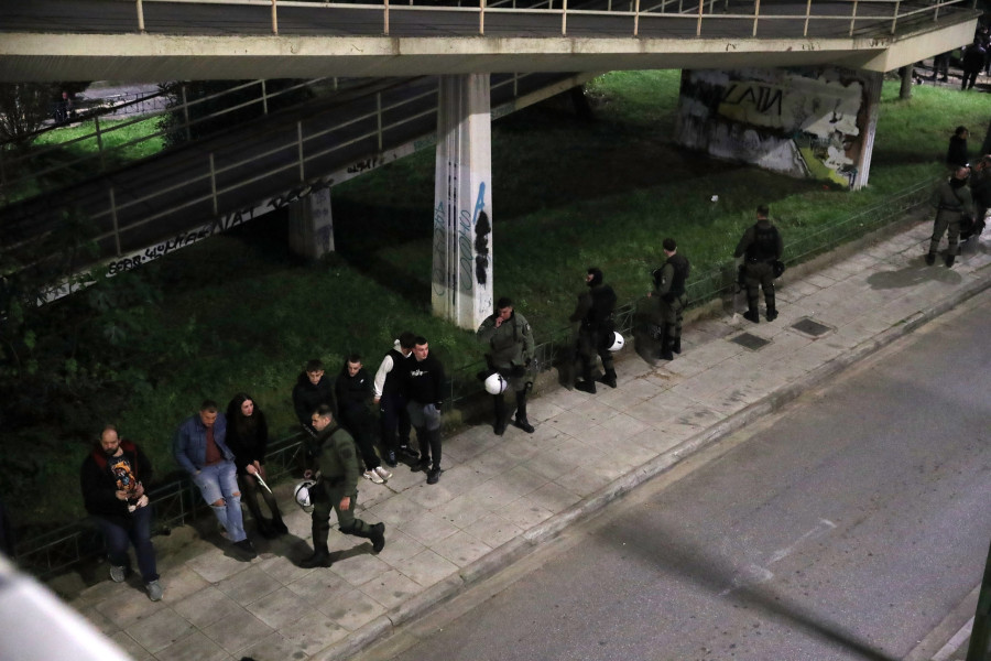 ΙΣΧΥΡΗ ΠΑΡΟΥΣΙΑ ΤΗΣ ΑΤΥΝΟΜΙΑΣ ΕΞΩ ΑΠΟ ΤΟΝ ΙΕΡΟ ΝΑΟ ΤΗΣ ΑΝΑΛΗΨΕΩΣ ΚΑΤΑ ΤΗΝ ΑΚΟΛΟΥΘΙΑ ΤΗΣ ΑΝΑΣΤΑΣΕΩΣ ΣΤΟΝ ΝΕΟ ΚΟΣΜΟ