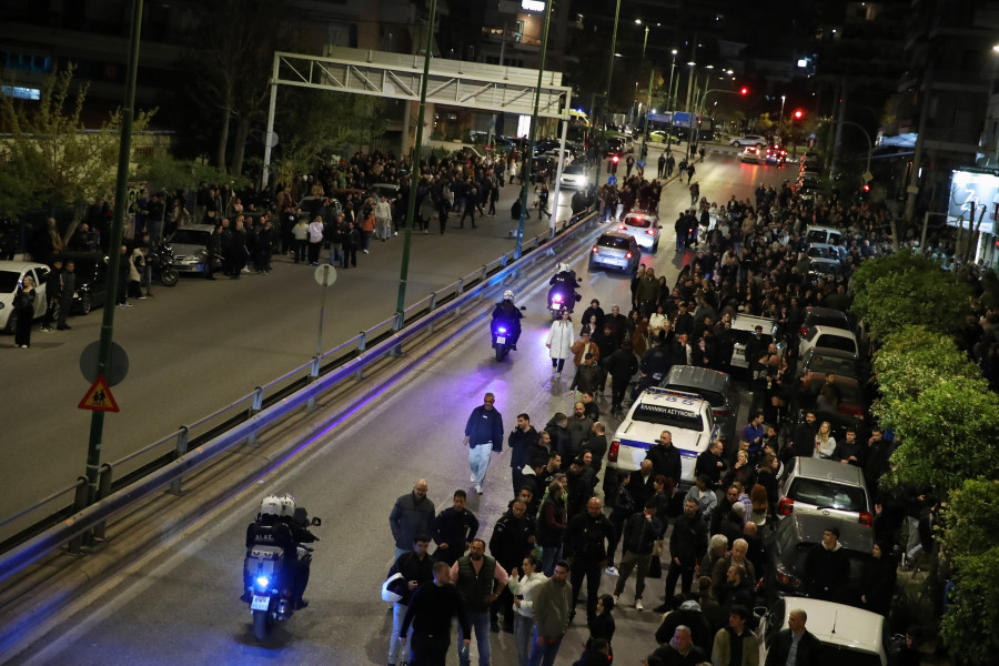 ΙΣΧΥΡΗ ΠΑΡΟΥΣΙΑ ΤΗΣ ΑΤΥΝΟΜΙΑΣ ΕΞΩ ΑΠΟ ΤΟΝ ΙΕΡΟ ΝΑΟ ΤΗΣ ΑΝΑΛΗΨΕΩΣ ΚΑΤΑ ΤΗΝ ΑΚΟΛΟΥΘΙΑ ΤΗΣ ΑΝΑΣΤΑΣΕΩΣ ΣΤΟΝ ΝΕΟ ΚΟΣΜΟ