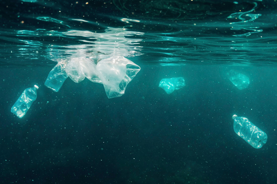 plastic-waste-polluting-ocean.jpg