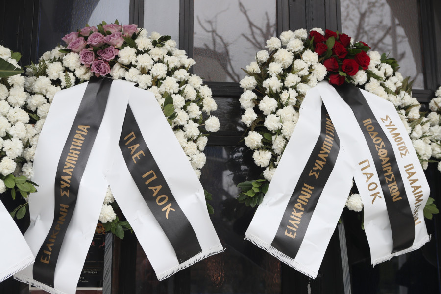 [386258] ΕΙΚΟΝΕΣ ΑΠΟ ΤΗΝ ΚΗΔΕΙΑ ΤΟΥ ΣΤΕΦΑΝΟΥ ΜΠΟΡΜΠΟΚΗ (ΒΑΣΙΛΗΣ ΒΕΡΒΕΡΙΔΗΣ / ΜΟΤΙΟΝ ΤΕΑΜ)