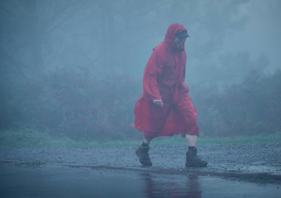 περπατώντας στη βροχή
