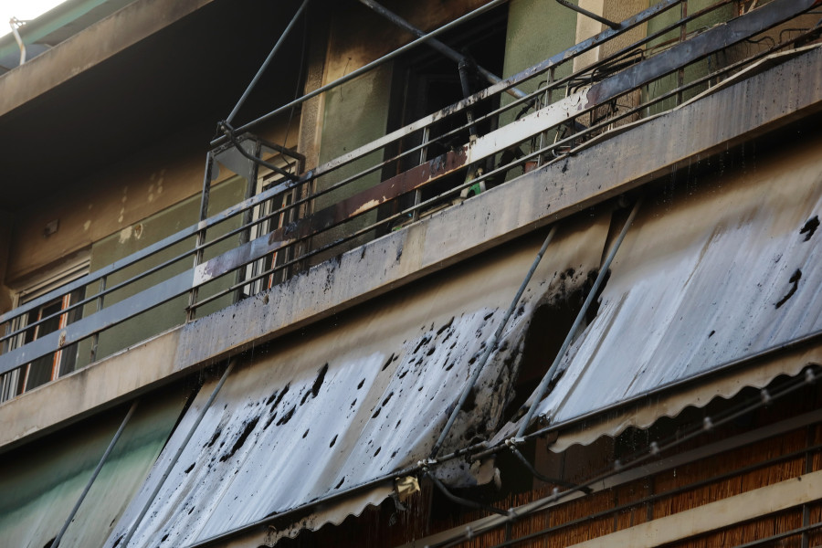 ΔΥΟ ΝΕΚΡΟΙ ΑΠΟ ΠΥΡΚΑΓΙΑ ΣΕ ΔΙΑΜΕΡΙΣΜΑ ΣΤΟΝ ΚΟΛΩΝΟ