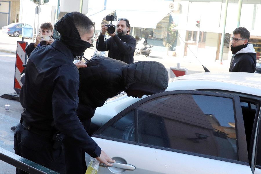 ΤΡΟΧΑΙΑ ΛΙΟΣΙΩΝ - ΜΕΤΑΓΩΓΗ ΣΤΟΝ ΕΙΣΑΓΓΕΛΕΑ ΤΩΝ 3 ΣΥΛΛΗΦΘΕΝΤΩΝ ΓΙΑ ΤΗΝ ΠΑΡΑΣΥΡΣΗ ΚΑΙ ΕΓΚΑΤΑΛΗΨΗ ΤΗΣ 16ΧΡΟΝΗΣ ΣΤΗ ΛΙΟΣΙΩΝ