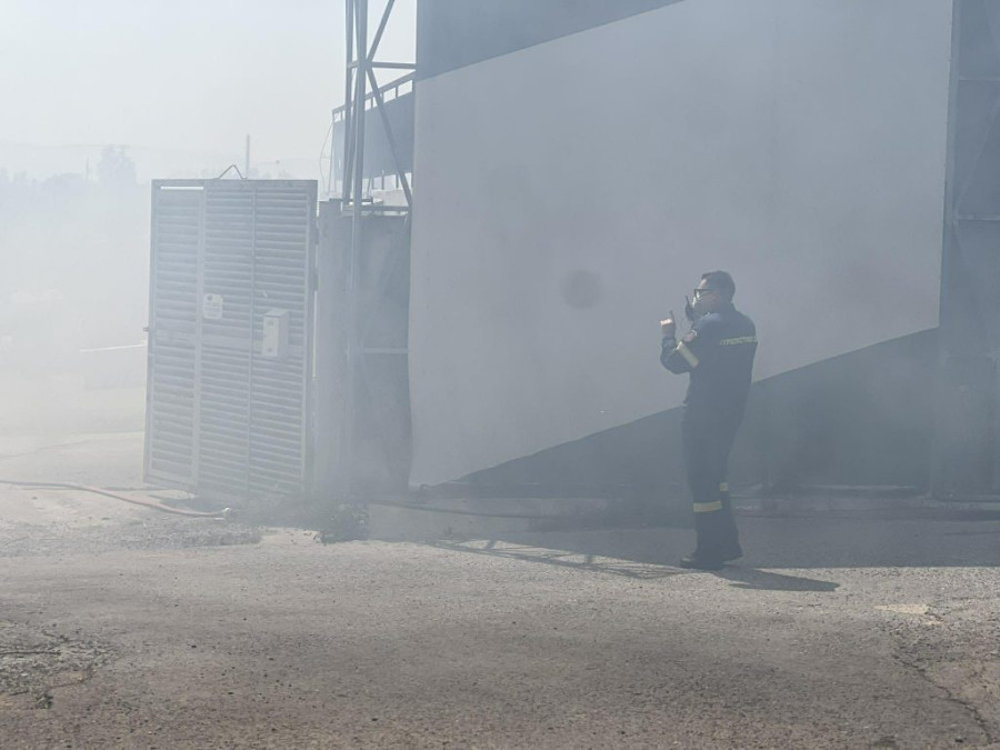 Μεγάλη φωτιά σε επιχείρηση πλαστικών