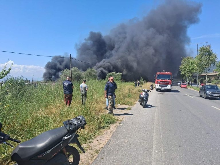 Μεγάλη φωτιά σε επιχείρηση πλαστικών