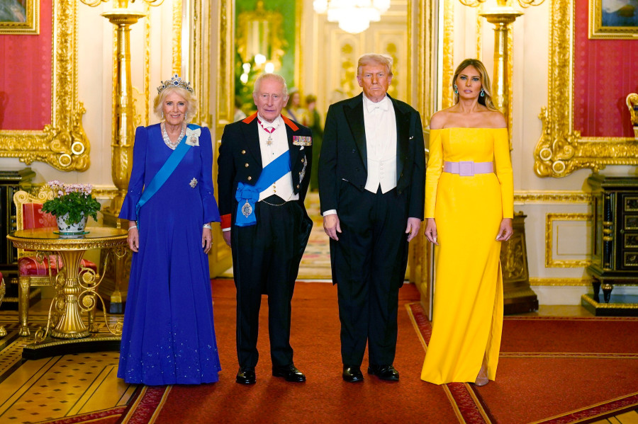 Ντόναλντ Τραμπ βασιλιάς Κάρολος