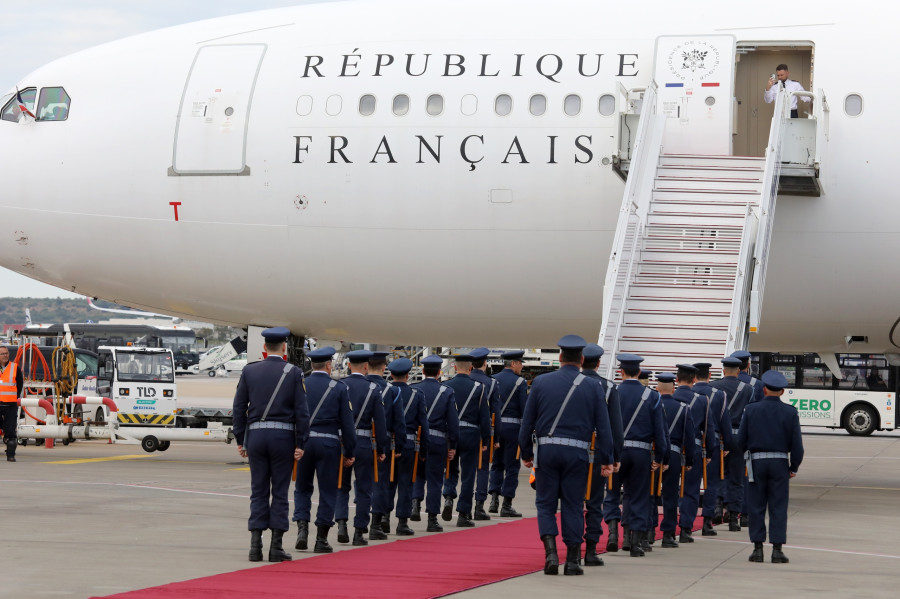 ΑΝΑΧΩΡΗΣΗ ΤΟΥ ΠΡΟΕΔΡΟΥ ΤΗΣ ΓΑΛΛΙΑΣ ΕΜΑΝΟΥΕΛ ΜΑΚΡΟΝ ΑΠΟ ΤΟΝ ΔΙΕΘΝΗ ΑΕΡΟΛΙΜΕΝΑ ΑΘΗΝΩΝ