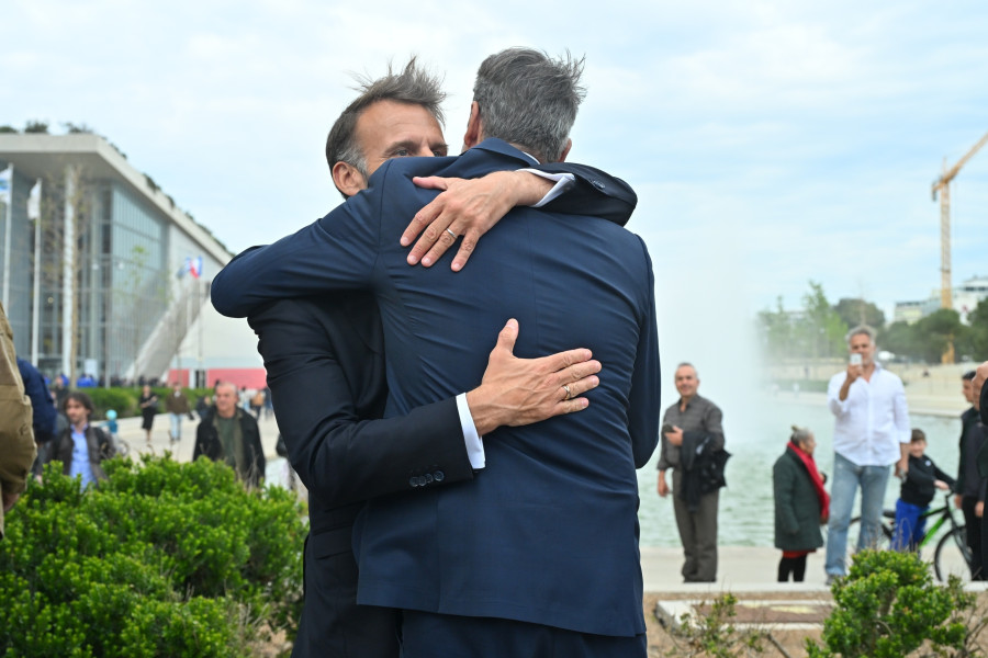 μητσοτακης μακρον