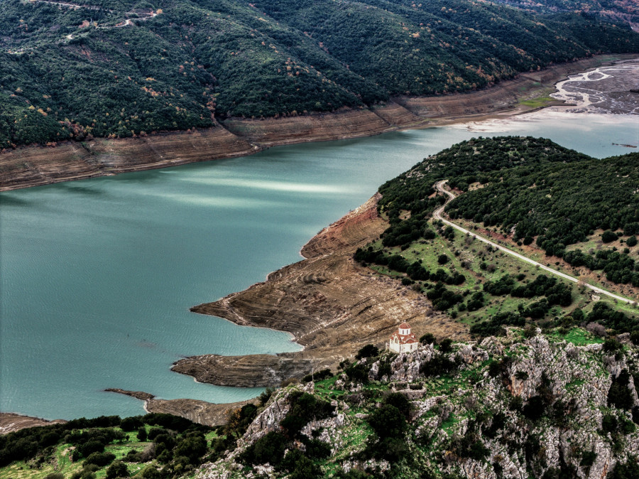 ΧΑΜΗΛΗ Η ΣΤΑΘΜΗ ΤΗΣ ΛΙΜΝΗΣ ΤΟΥ ΦΡΑΓΜΑΤΟΣ ΤΟΥ ΜΟΡΝΟΥ ΠΑΡΑ ΤΙΣ ΤΕΛΕΥΤΑΙΕΣ ΒΡΟΧΟΠΤΩΣΕΙΣ.ΦΩΤΟΓΡΑΦΙΑ ΑΝΤΩΝΗΣ ΝΙΚΟΛΟΠΟΥΛΟΣ/EUROKINISSI