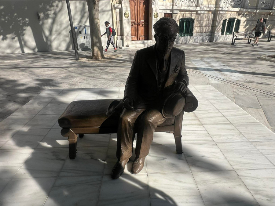 καβάφης - γλυπτό