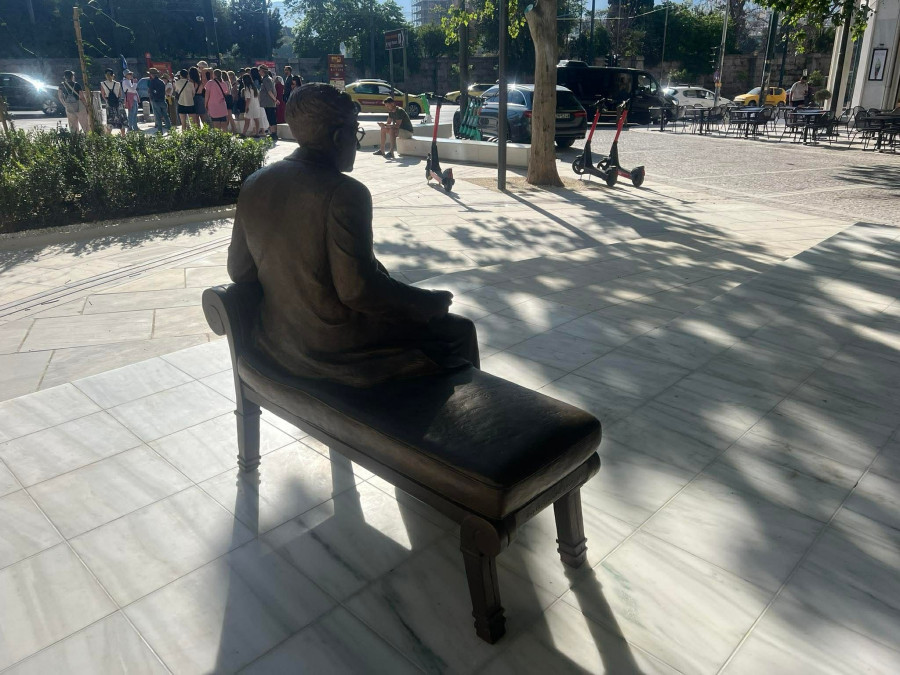 καβάφης - γλυπτό