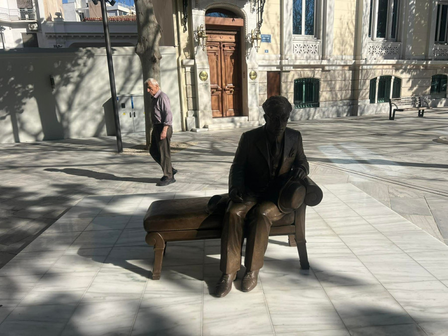 καβάφης - γλυπτό