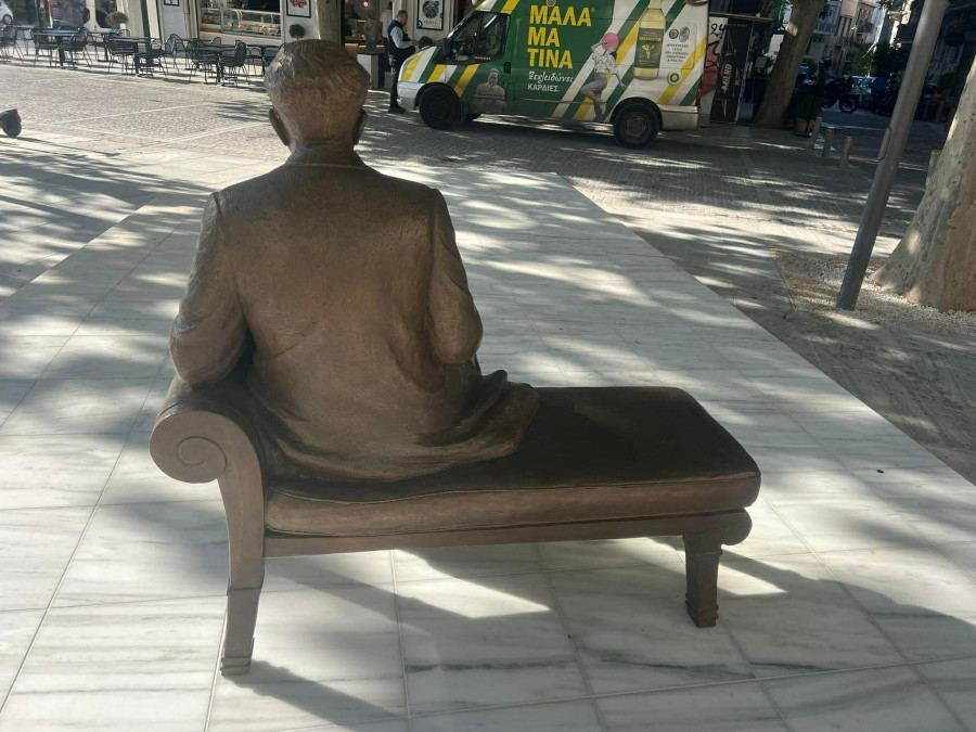 καβάφης - γλυπτό