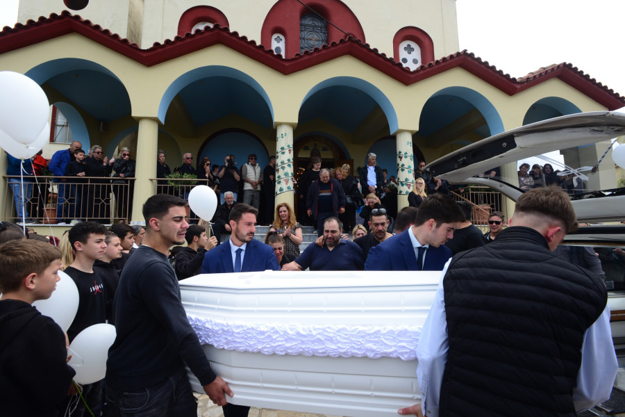 ΕΞΟΔΙΟΣ ΑΚΟΛΟΥΘΙΑ ΤΟΥ 13ΧΡΟΝΟΥ ΚΩΝΣΤΑΝΤΙΝΟΥ ΠΟΥ ΕΧΑΣΕ ΤΗ ΖΩΗ ΤΟΥ ΑΠΟ ΤΡΟΧΑΙΟ ΔΥΣΤΥΧΗΜΑ ΜΕ ΠΑΤΙΝΙ ΣΤΑ ΜΑΚΡΙΣΙΑ ΗΛΕΙΑΣ