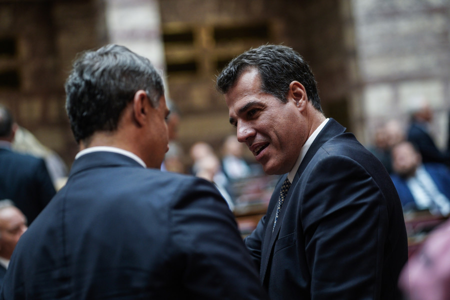 discussion; lawmaker; meeting; New Democracy; Parliament; Parliamentary Group; plenary; plenum; Βουλή; ΝΔ; Νέα Δημοκρατία; βουλευτής; κο; κοινοβουλευτική ομάδα; ολομέλεια; συνάντηση; συνεδρίαση; Thanos Plevris; Θάνος Πλεύρης; συνταγματική αναθεώρηση;