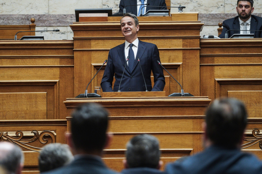 discussion; lawmaker; meeting; New Democracy; Parliament; Parliamentary Group; plenary; plenum; Βουλή; ΝΔ; Νέα Δημοκρατία; βουλευτής; κο; κοινοβουλευτική ομάδα; ολομέλεια; συνάντηση; συνεδρίαση; συνταγματική αναθεώρηση; Kyriakos Mitsotakis; Κυριάκος Μητσοτάκης; πρωθυπουργός; prime minister;