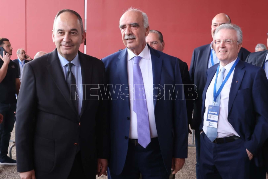 Αριστερά ο Γιάννης Πλακιωτάκης και δεξιά ο Ευάγγελος Μεϊμαράκης