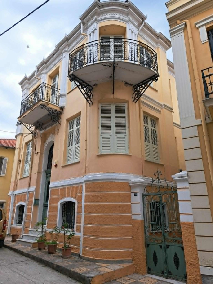 diathrhtea-oikia-sto-kentro-ths-polhs.jpg