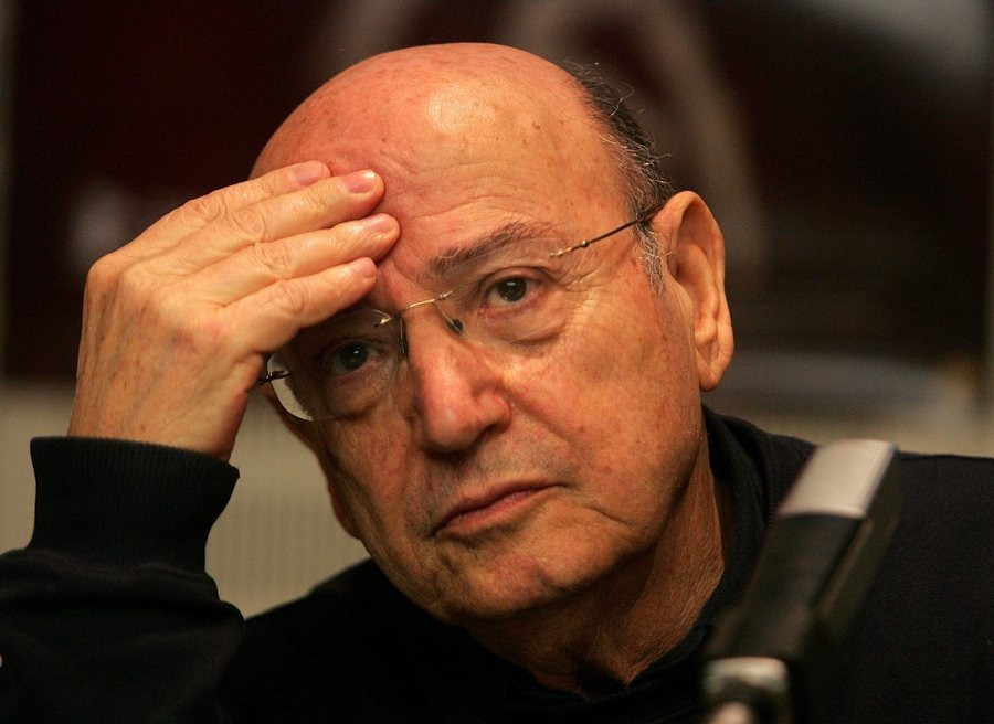 Greek film direktor Theodoros Angelopoulos was seriously injured in a traffic accident