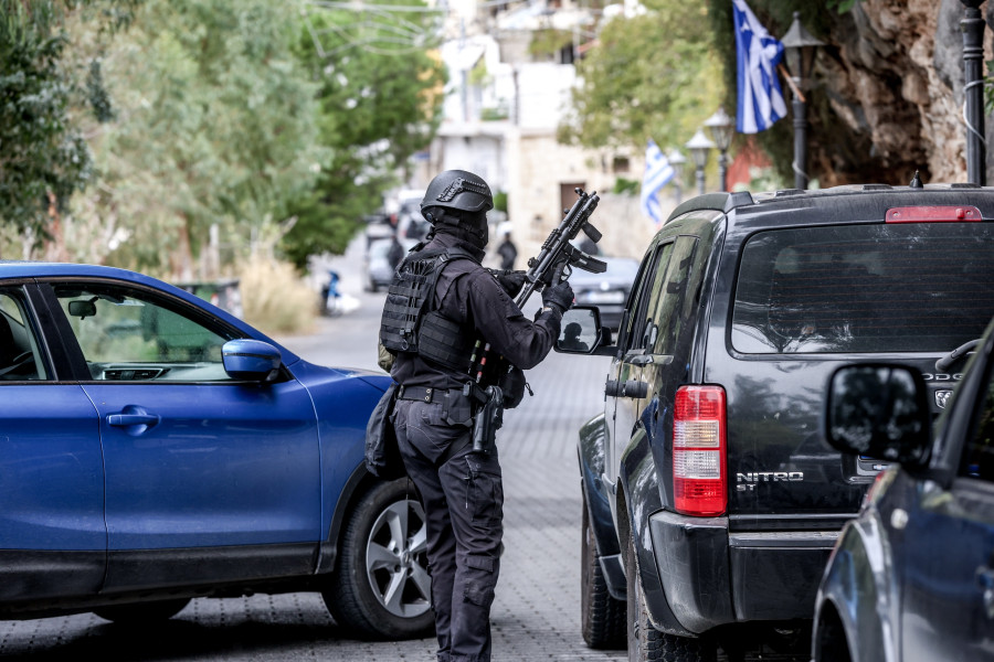 [381643] ΠΕΡΙΣΤΑΤΙΚΟ ΜΕ ΠΥΡΟΒΟΛΙΣΜΟΥΣ ΜΕ ΑΠΟΤΕΛΕΣΜΑ ΝΕΚΡΟΥΣ ΚΑΙ ΤΡΑΥΜΑΤΙΕΣ ΣΗΜΕΙΩΘΗΚΕ ΣΤΑ ΒΟΡΙΖΙΑ ΗΡΑΚΛΕΙΟΥ ΚΡΗΤΗΣ (ΣΤΕΦΑΝΟΣ ΡΑΠΑΝΗΣ / EUROKINISSI)