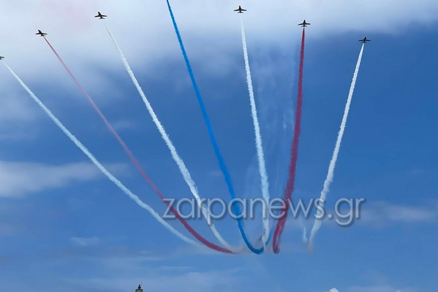 redarrows1.jpg