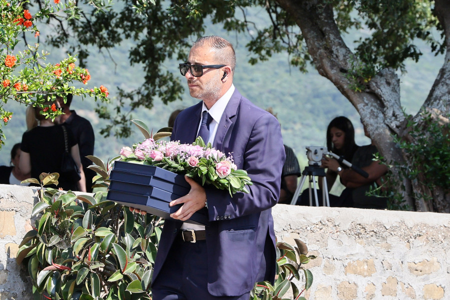 <br><br>ΤΑΦΗ ΤΗΣ ΓΩΓΩΣ ΜΑΣΤΡΟΚΩΣΤΑ ΣΤΟ ΚΟΙΜΗΤΗΡΙΟ ΣΤΟ ΕΥΗΝΟΧΩΡΙ ΜΕΣΟΛΟΓΓΙΟΥ <br><br>ΦΩΤΟΓΡΑΦΟΣ: ΓΙΩΡΓΟΣ ΙΩΑΝΝΟΥ