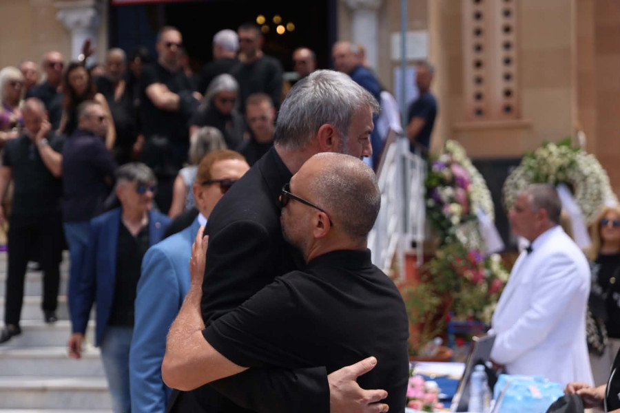 Τραϊανός Δέλλας, Ντέμης Νικολαΐδης