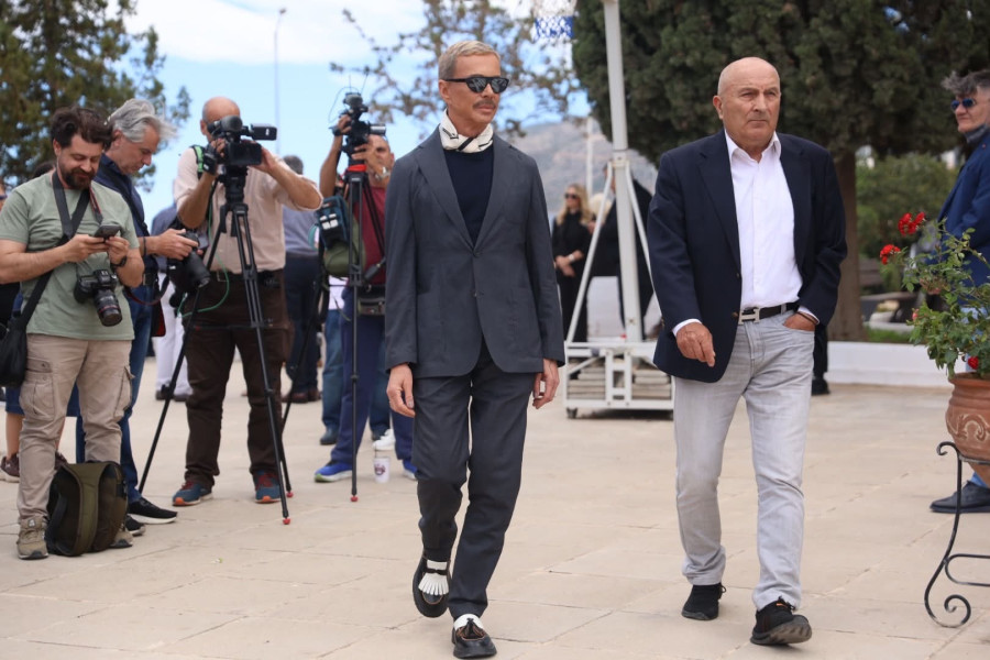 Λάκης Γαβαλάς