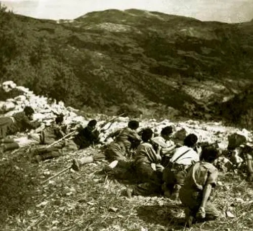 Αντάρτες του ΕΛΑΣ σε ενέδρα