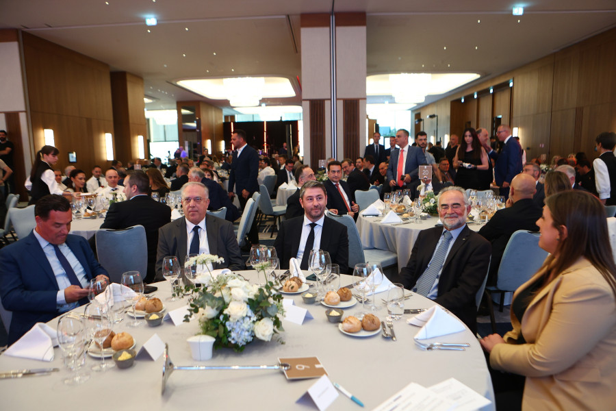 ΑΔΩΝΙΣ ΓΕΩΡΓΙΑΔΗΣ ΝΙΚΟΣ ΑΝΔΡΟΥΛΑΚΗΣ ΖΩΗ ΚΩΝΣΤΑΝΤΟΠΟΥΛΟΥ <br><br>ΕΚΔΗΛΩΣΗ ΓΙΑ ΤΟΝ ΕΟΡΤΑΣΜΟ 50 ΧΡΟΝΩΝ ΛΕΙΤΟΥΡΓΙΑΣ ΤΩΝ SUPER MARKET