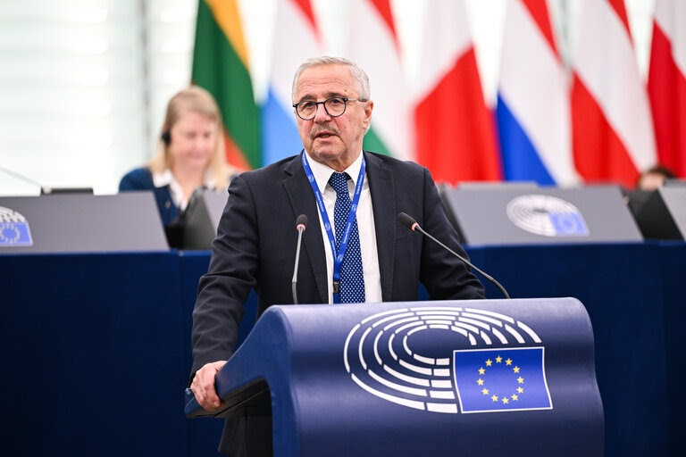 maniatis.jpg