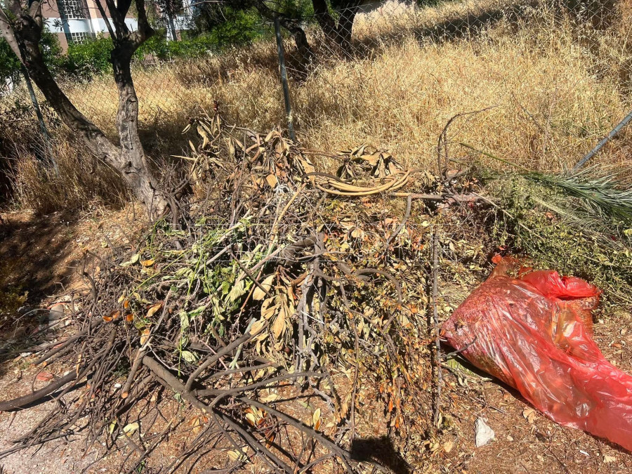 ακαθαριστα οικοπεδα