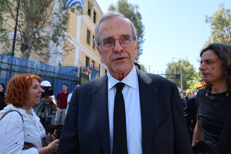 [387594] ΚΑΤΑΘΕΣΗ ΤΟΥ ΠΡΩΗΝ ΠΡΩΘΥΠΟΥΡΓΟΥ ΑΝΤΩΝΗ ΣΑΜΑΡΑ ΣΤΗ ΔΙΚΗ ΓΙΑ ΤΟΝ ΘΑΝΑΤΟ ΤΟΥ ΣΗΦΗ ΒΑΛΥΡΑΚΗ (ΓΙΑΝΝΗΣ ΠΑΝΑΓΟΠΟΥΛΟΣ / EUROKINISSI)