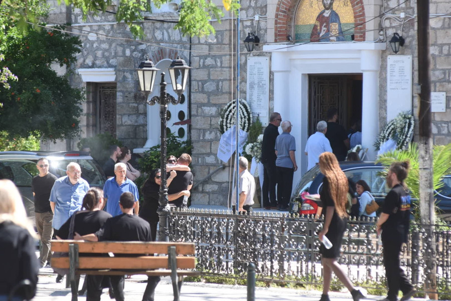 ΕΞΟΔΙΟΣ ΑΚΟΛΟΥΘΙΑ ΤΗΣ 54ΧΡΟΝΗΣ ΜΗΤΕΡΑΣ ΚΑΙ ΤΟΥ 26ΧΡΟΝΟΥ ΓΙΟΥ ΠΟΥ ΔΟΛΟΦΟΝΗΘΗΚΑΝ ΣΤΟΝ ΛΟΓΓΟ ΑΙΓΙΑΛΕΙΑΣ