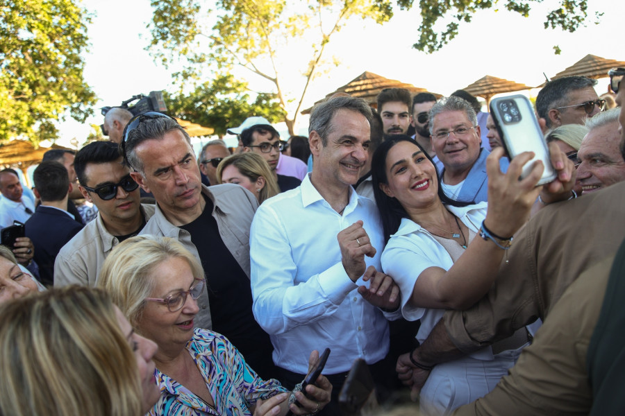 Μητσοτάκης Βούλα selfie
