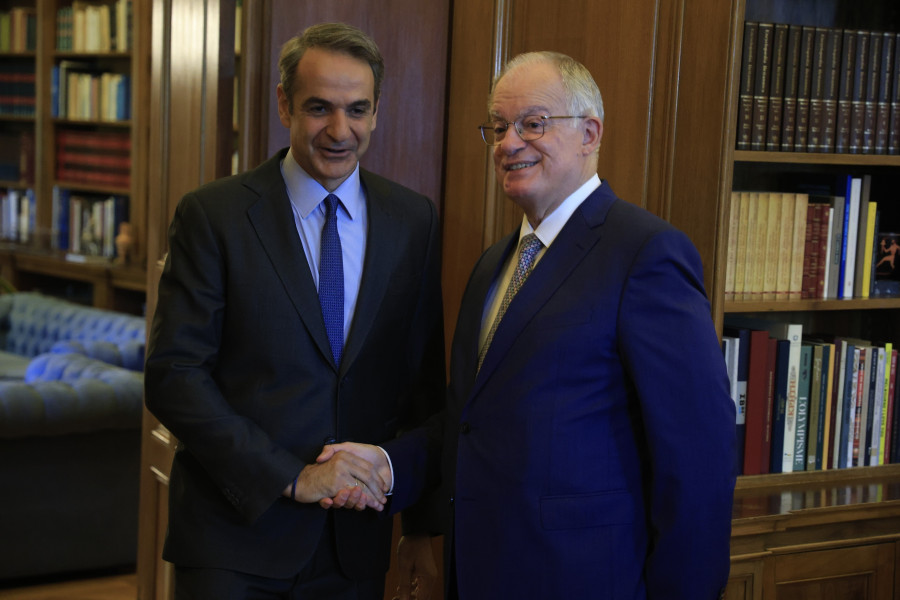 [387903] ΣΥΝΑΝΤΗΣΗ ΤΟΥ ΠτΔ ΚΩΝΣΤΑΝΤΙΝΟΥ ΤΑΣΟΥΛΑ ΜΕ ΤΟΝ ΠΡΩΘΥΠΟΥΡΓΟ ΚΥΡΙΑΚΟ ΜΗΤΣΟΤΑΚΗ (ΓΙΩΡΓΟΣ ΚΟΝΤΑΡΙΝΗΣ / EUROKINISSI)