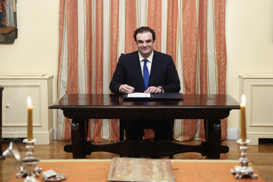 ΟΡΚΩΜΟΣΙΑ ΤΟΥ ΔΙΟΙΚΗΤΗ ΤΗΣ ΤΡΑΠΕΖΑΣ ΤΗΣ ΕΛΛΑΔΟΣ ΓΙΑΝΝΗ ΣΤΟΥΡΝΑΡΑ ΕΝΩΠΙΟΝ ΤΟΥ ΠτΔ ΚΩΝΣΤΑΝΤΙΝΟΥ ΤΑΣΟΥΛΑ