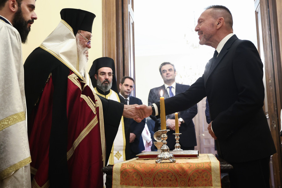 Τελετή ορκομωσίας Στουρνάρα