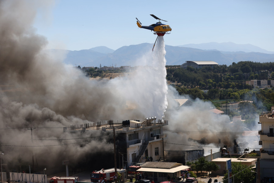 ΦΩΤΙΑ ΣΕ ΑΠΟΘΗΚΕΥΤΙΚΟ ΧΩΡΟ ΞΥΛΕΙΑΣ ΣΤΟ ΗΡΑΚΛΕΙΟ ΚΡΗΤΗΣ (EUROKINISSI/ΡΑΠΑΝΗΣ ΣΤΕΦΑΝΟΣ )