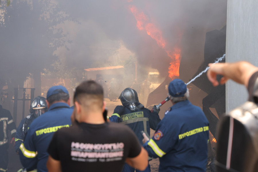 ΦΩΤΙΑ ΣΕ ΑΠΟΘΗΚΕΥΤΙΚΟ ΧΩΡΟ ΞΥΛΕΙΑΣ ΣΤΟ ΗΡΑΚΛΕΙΟ ΚΡΗΤΗΣ (EUROKINISSI/ΡΑΠΑΝΗΣ ΣΤΕΦΑΝΟΣ )