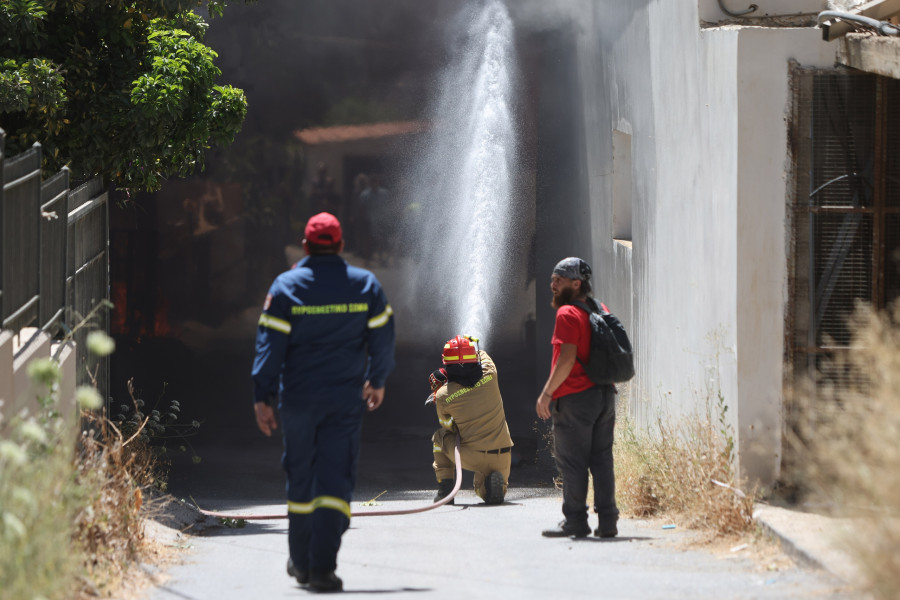 ΦΩΤΙΑ ΣΕ ΑΠΟΘΗΚΕΥΤΙΚΟ ΧΩΡΟ ΞΥΛΕΙΑΣ ΣΤΟ ΗΡΑΚΛΕΙΟ ΚΡΗΤΗΣ (EUROKINISSI/ΡΑΠΑΝΗΣ ΣΤΕΦΑΝΟΣ )