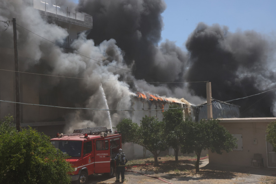 ΦΩΤΙΑ ΣΕ ΑΠΟΘΗΚΕΥΤΙΚΟ ΧΩΡΟ ΞΥΛΕΙΑΣ ΣΤΟ ΗΡΑΚΛΕΙΟ ΚΡΗΤΗΣ (EUROKINISSI/ΡΑΠΑΝΗΣ ΣΤΕΦΑΝΟΣ )