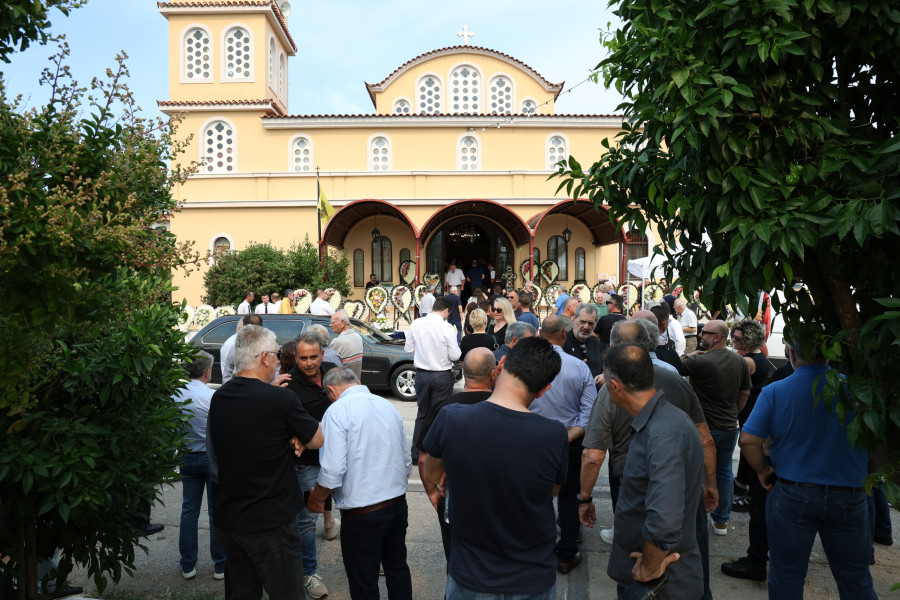 [387964] ΕΙΚΟΝΕΣ ΑΠΟ ΤΗΝ ΚΗΔΕΙΑ ΤΟΥ ΤΑΚΗ ΓΚΩΝΙΑ.(ΠΑΝΟΣ ΠΡΑΓΙΑΝΝΗΣ / EUROKINISSI)